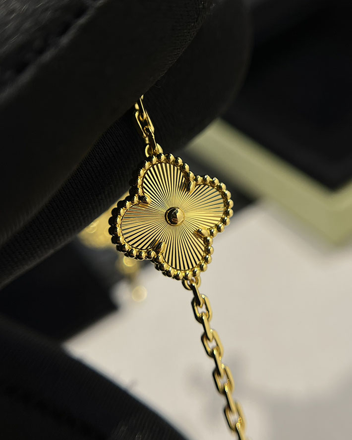 ヴァンクリーフ ブレスレット アルハンブラ VAN CLEEF & ARPELS ヴィンテージ アルハンブラ ブレスレット、5モチーフ VCARP3JK00 2025新作 - 画像 (4)