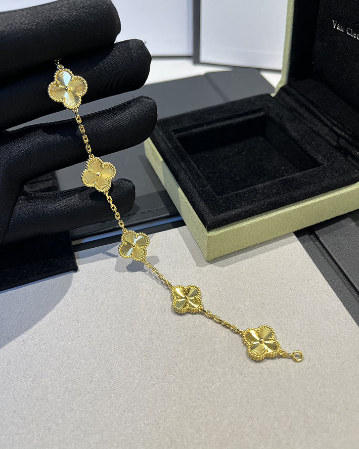 ヴァンクリーフ ブレスレット アルハンブラ VAN CLEEF & ARPELS ヴィンテージ アルハンブラ ブレスレット、5モチーフ VCARP3JK00 2025新作 - 画像 (2)