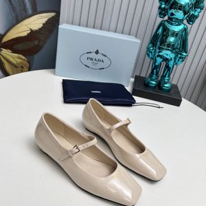 プラダ パンプス アウトレット