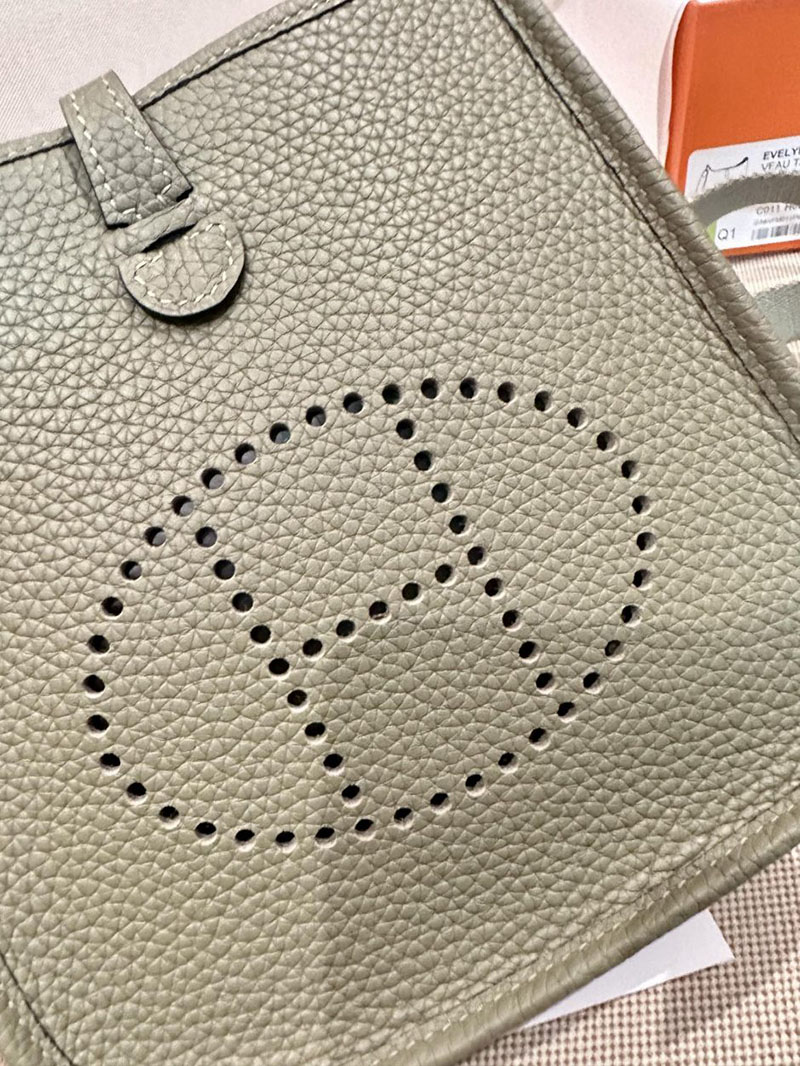 エルメス ハンドバッグ エブリンtpm 定価 エヴリン 16 TPM ソーゼ トリヨンクレマンス シルバー金具 2412156 - 画像 (3)