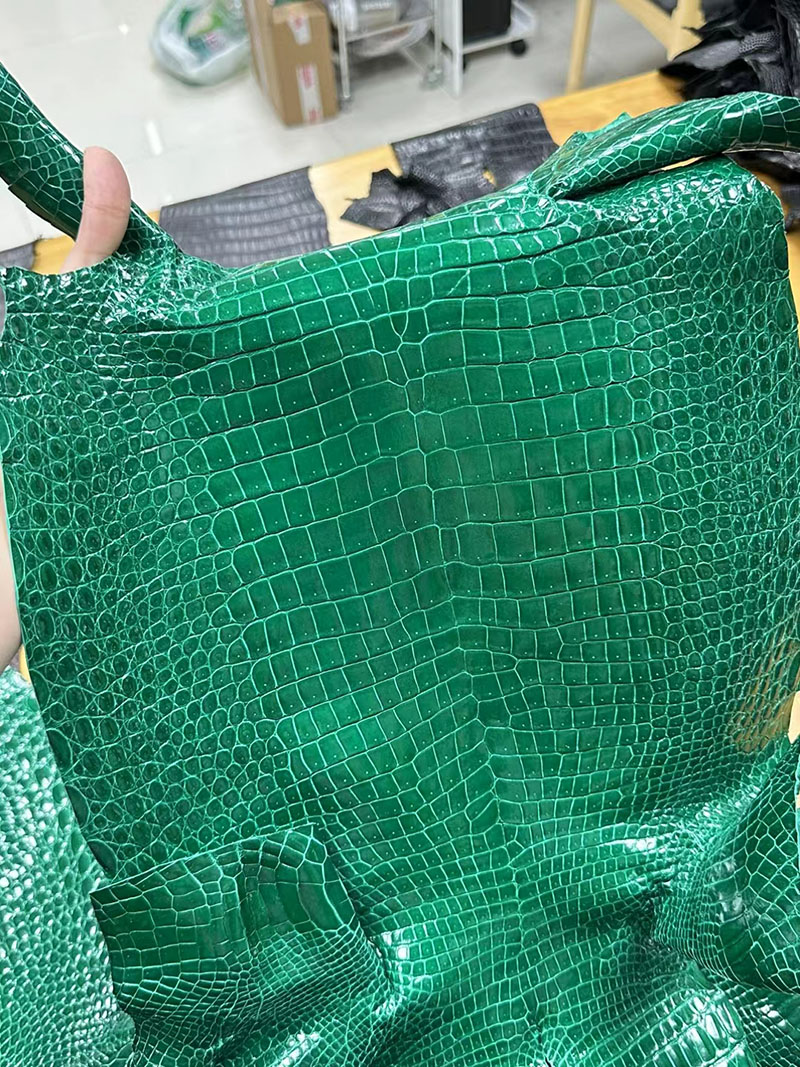 エルメス 革 最高級素材 クロコダイル ポロサスマット ヴェールエメラルド VERT EMERAUDE(6Q) シャイニー 2412164 - 画像 (3)