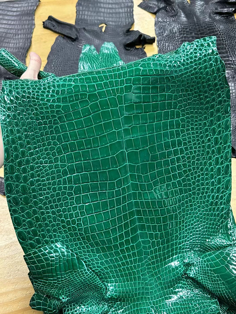 エルメス 革 最高級素材 クロコダイル ポロサスマット ヴェールエメラルド VERT EMERAUDE(6Q) シャイニー 2412164 - 画像 (2)