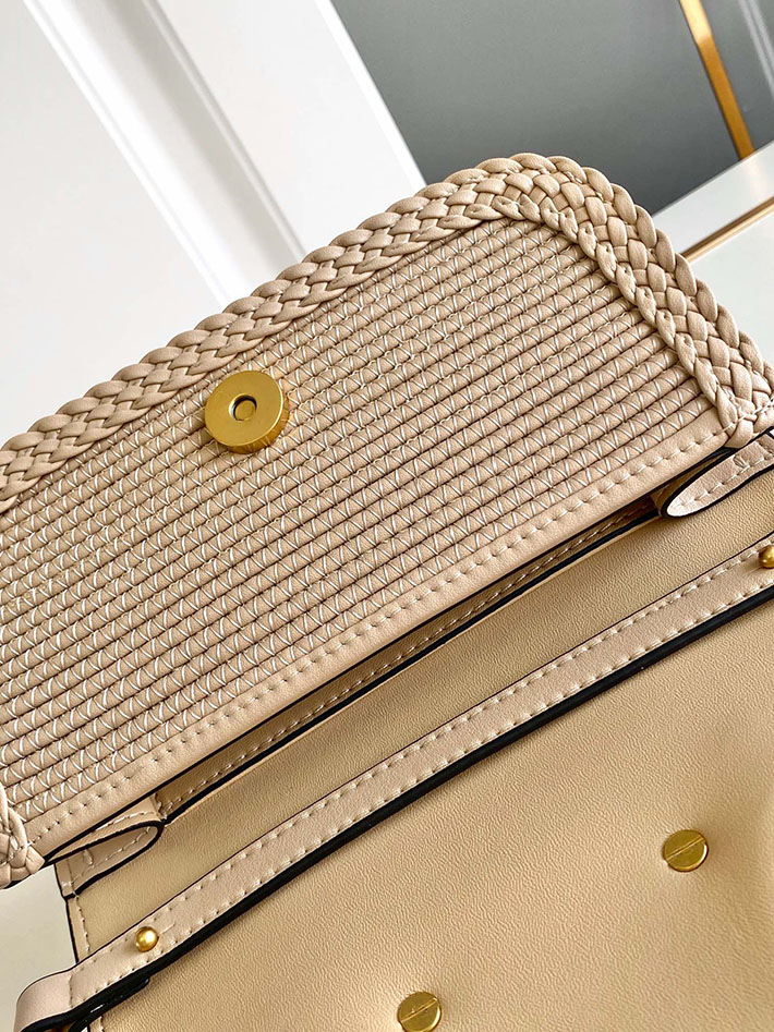 N品 ヴァレンティノ バッグ 人気 VALENTINO ショルダーバッグ レディース 斜めがけ 軽い ブランド 2412214 ダヴグレー ゴールド金具 - 画像 (3)