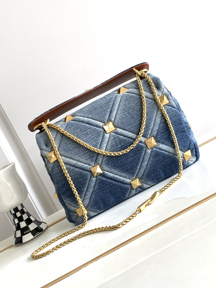 N品 ヴァレンティノ バッグ 人気 VALENTINO ロックスタッズ スパイク ナッパレザー ミディアム バッグ 2412264 ブルー ゴールド金具 - 画像 (8)