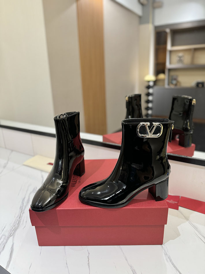 最高級ヴァレンティノスーパーコピー靴 ヴァレンティノブーツコピー VALENTINO ミドルブーツ レディース 歩きやすい 2412303 ブラック - 画像 (5)