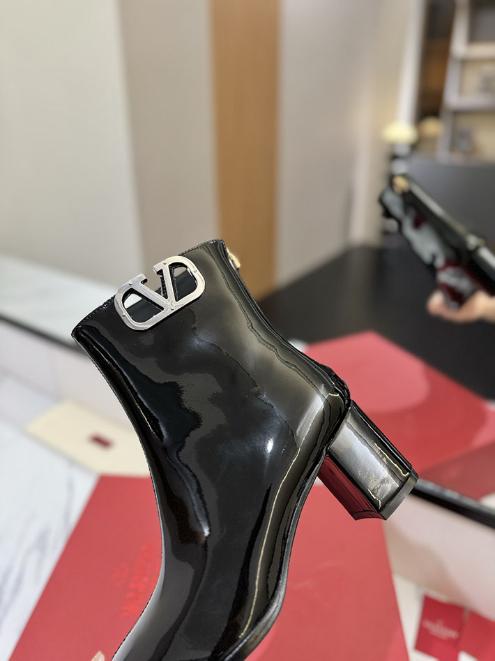 最高級ヴァレンティノスーパーコピー靴 ヴァレンティノブーツコピー VALENTINO ミドルブーツ レディース 歩きやすい 2412303 ブラック - 画像 (4)
