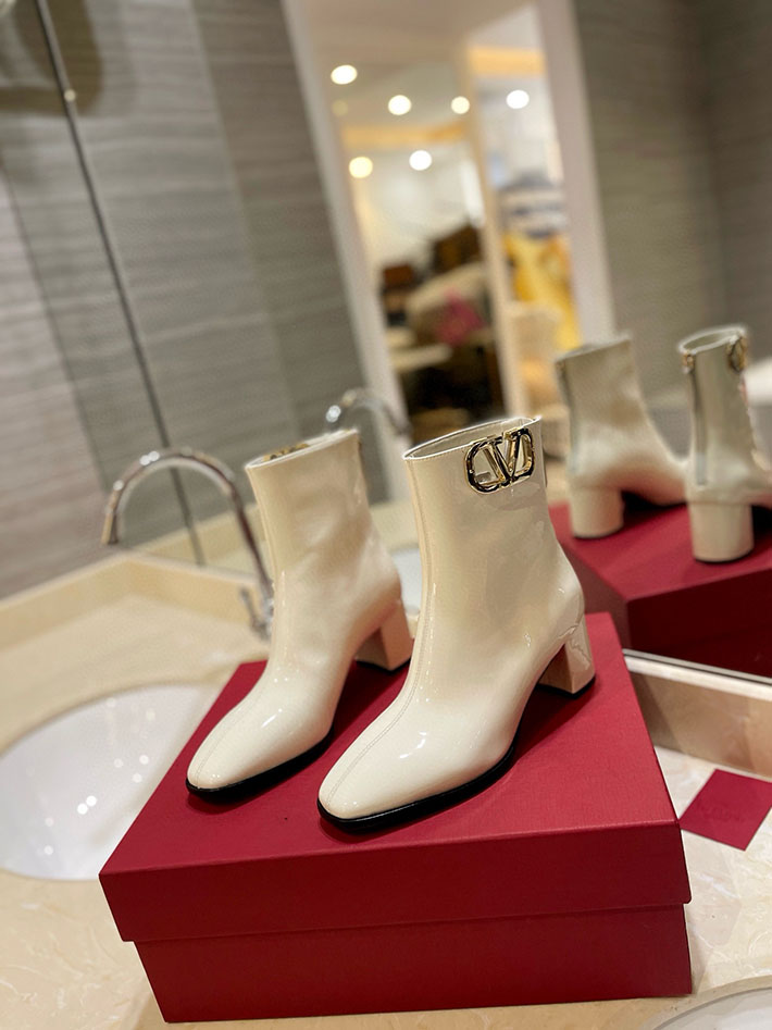 最高級ヴァレンティノスーパーコピー靴 ヴァレンティノブーツコピー VALENTINO ミドルブーツ レディース 歩きやすい 2412304 ホワイト - 画像 (9)
