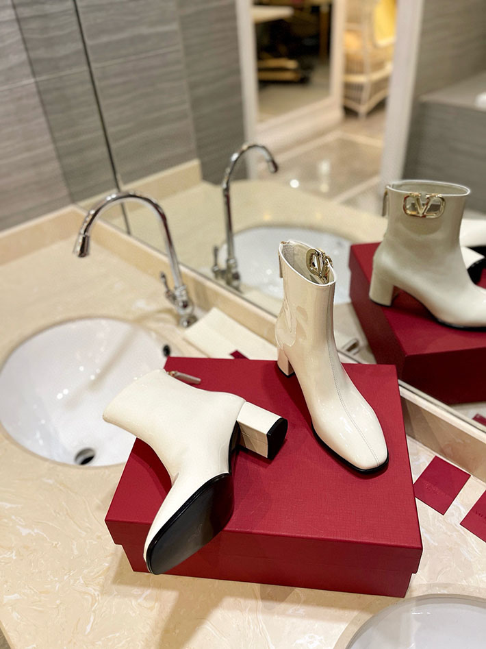 最高級ヴァレンティノスーパーコピー靴 ヴァレンティノブーツコピー VALENTINO ミドルブーツ レディース 歩きやすい 2412304 ホワイト - 画像 (5)
