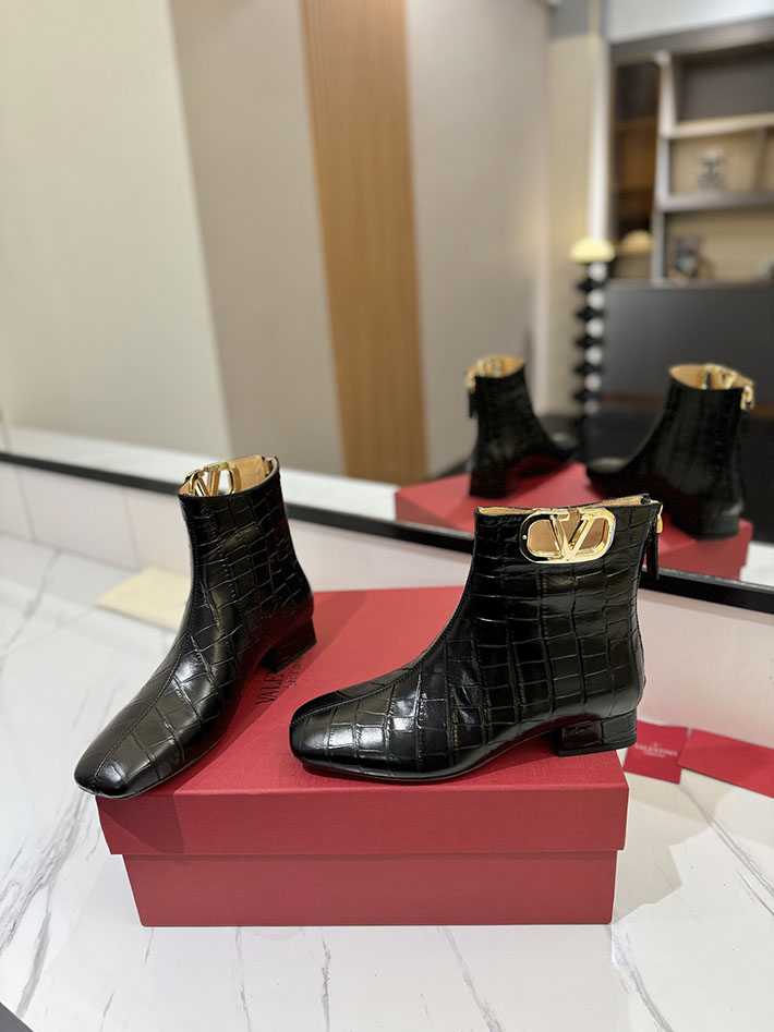 最高級ヴァレンティノスーパーコピー靴 ヴァレンティノブーツコピー VALENTINO ミドルブーツ レディース 歩きやすい 2412305 ブラック - 画像 (5)