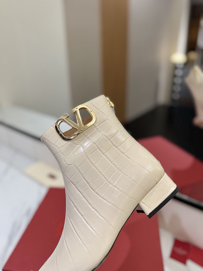 最高級ヴァレンティノスーパーコピー靴 ヴァレンティノブーツコピー VALENTINO ミドルブーツ レディース 歩きやすい 2412306 ホワイト - 画像 (4)