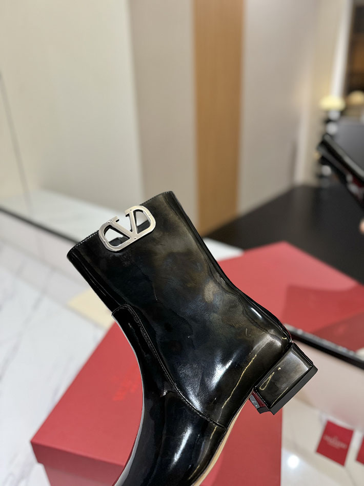 最高級ヴァレンティノスーパーコピー靴 ヴァレンティノブーツコピー VALENTINO ミドルブーツ レディース 歩きやすい 2412308 ブラック - 画像 (4)
