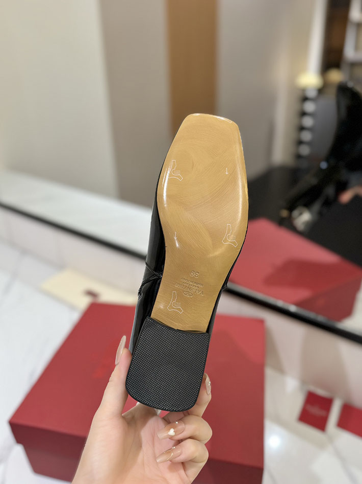 最高級ヴァレンティノスーパーコピー靴 ヴァレンティノブーツコピー VALENTINO ミドルブーツ レディース 歩きやすい 2412308 ブラック - 画像 (3)