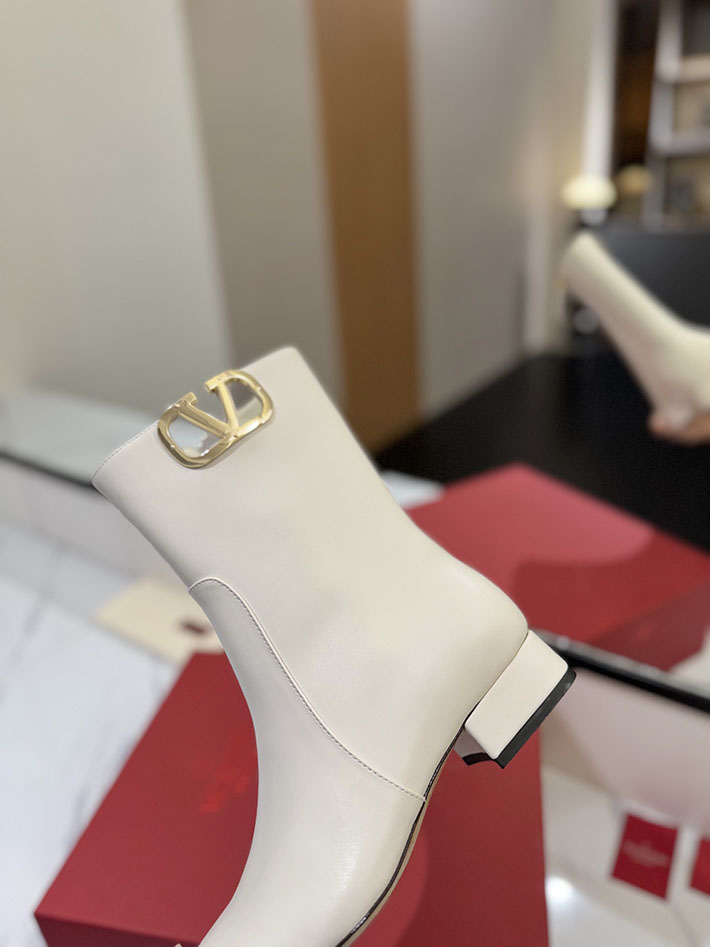最高級ヴァレンティノスーパーコピー靴 ヴァレンティノブーツコピー VALENTINO ミドルブーツ レディース 歩きやすい 2412311 ホワイト - 画像 (4)
