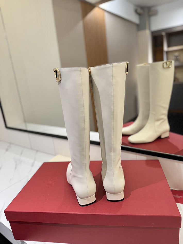 最高級ヴァレンティノスーパーコピー靴 ヴァレンティノブーツコピー VALENTINO ロングブーツ 流行り 2025 2412313 ホワイト - 画像 (3)