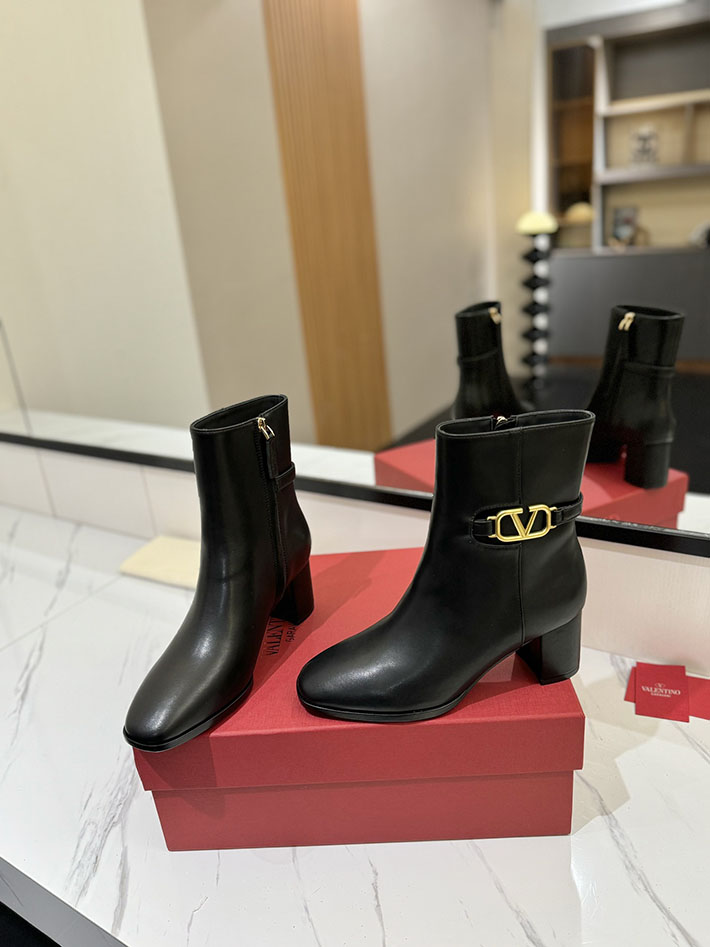 最高級ヴァレンティノスーパーコピー靴 ヴァレンティノブーツコピー VALENTINO ローヒール ブーツ しまむら 2412369 ブラック - 画像 (5)