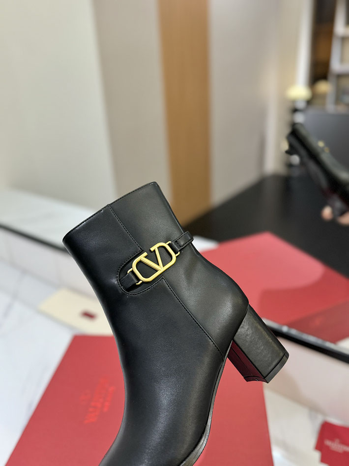 最高級ヴァレンティノスーパーコピー靴 ヴァレンティノブーツコピー VALENTINO ローヒール ブーツ しまむら 2412369 ブラック - 画像 (3)