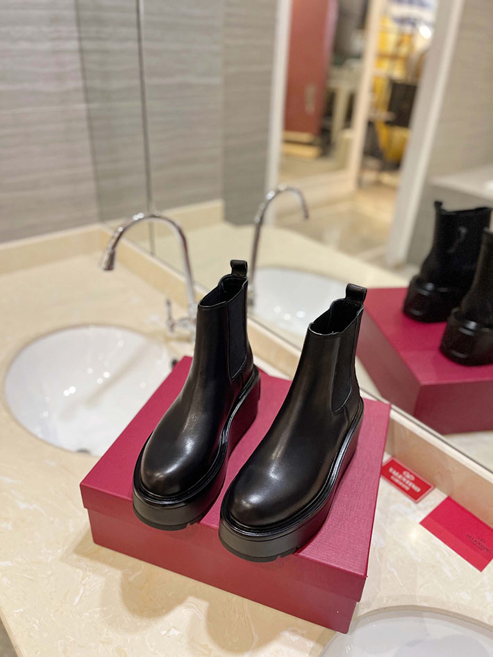 最高級ヴァレンティノスーパーコピー靴 ヴァレンティノブーツコピー VALENTINO サイドゴアブーツ 一生もの レディース 2412421 ブラック - 画像 (8)
