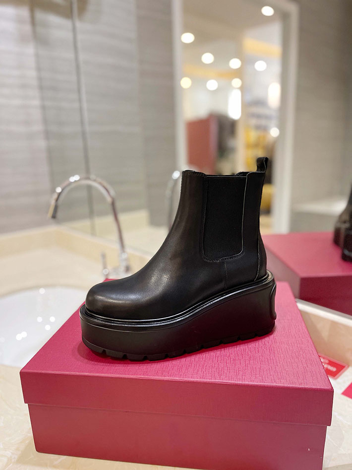 最高級ヴァレンティノスーパーコピー靴 ヴァレンティノブーツコピー VALENTINO サイドゴアブーツ 一生もの レディース 2412421 ブラック - 画像 (7)