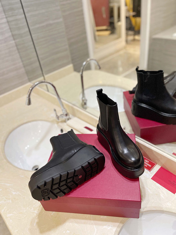 最高級ヴァレンティノスーパーコピー靴 ヴァレンティノブーツコピー VALENTINO サイドゴアブーツ 一生もの レディース 2412421 ブラック - 画像 (6)