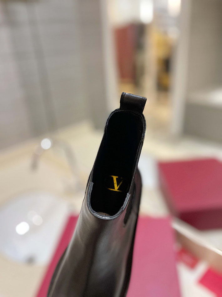 最高級ヴァレンティノスーパーコピー靴 ヴァレンティノブーツコピー VALENTINO サイドゴアブーツ 一生もの レディース 2412421 ブラック - 画像 (4)