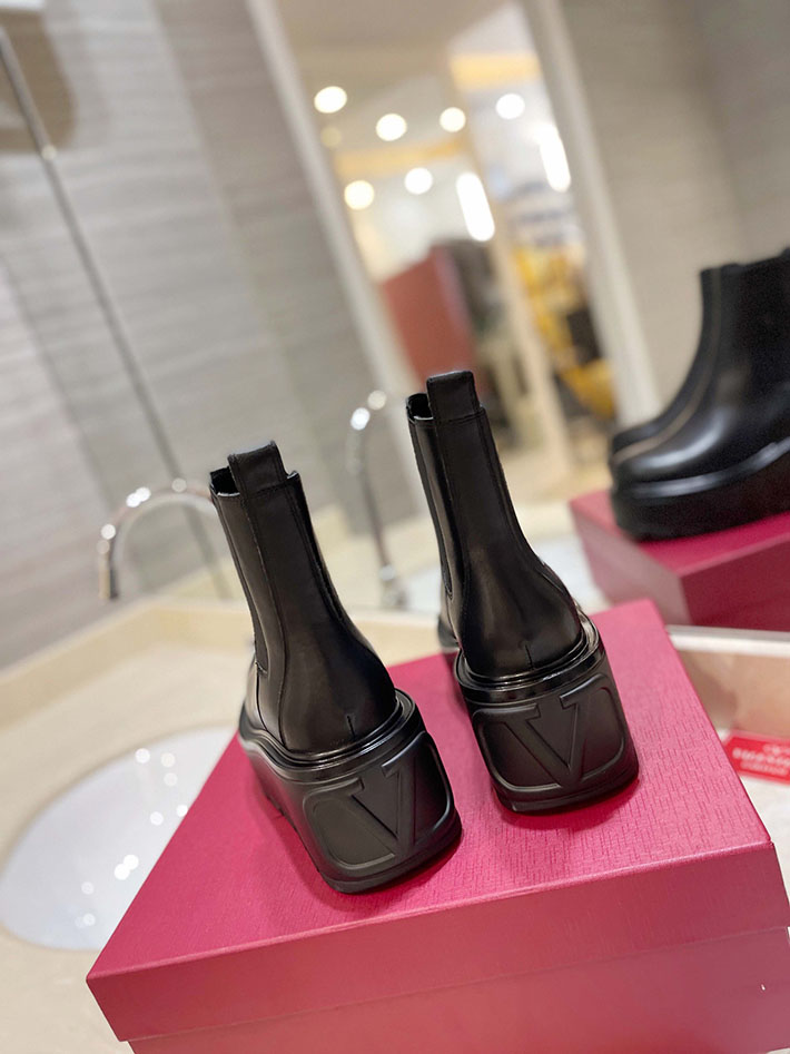 最高級ヴァレンティノスーパーコピー靴 ヴァレンティノブーツコピー VALENTINO サイドゴアブーツ 一生もの レディース 2412421 ブラック - 画像 (3)