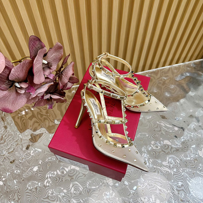 最高級ヴァレンティノスーパーコピー靴 ヴァレンティノサンダルコピー VALENTINO レディース サンダル 人気ブランド 2412434 ゴールド - 画像 (9)