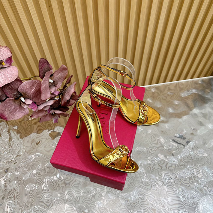最高級ヴァレンティノスーパーコピー靴 ヴァレンティノサンダルコピー VALENTINO ローヒール レディース サンダル 2412437 ゴールド - 画像 (9)
