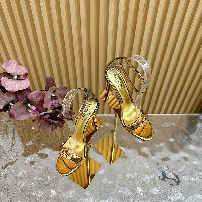 最高級ヴァレンティノスーパーコピー靴 ヴァレンティノサンダルコピー VALENTINO ローヒール レディース サンダル 2412437 ゴールド - 画像 (8)