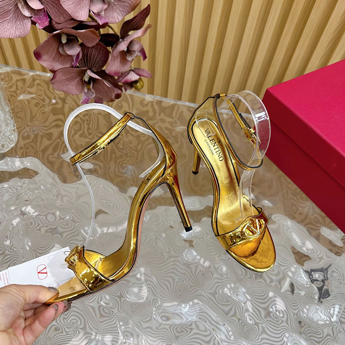 最高級ヴァレンティノスーパーコピー靴 ヴァレンティノサンダルコピー VALENTINO ローヒール レディース サンダル 2412437 ゴールド - 画像 (2)
