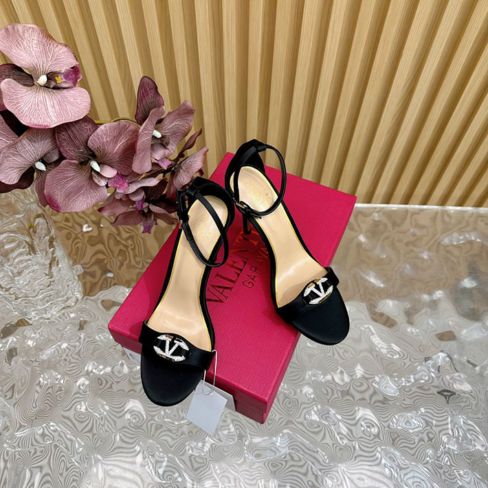 最高級ヴァレンティノスーパーコピー靴 ヴァレンティノサンダルコピー VALENTINO ローヒール レディース サンダル 2412439 ブラック - 画像 (8)