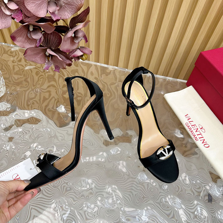 最高級ヴァレンティノスーパーコピー靴 ヴァレンティノサンダルコピー VALENTINO ローヒール レディース サンダル 2412439 ブラック - 画像 (3)