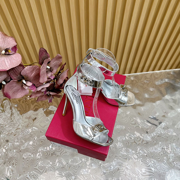 最高級ヴァレンティノスーパーコピー靴 ヴァレンティノサンダルコピー VALENTINO ローヒール レディース サンダル 2412443 シルバー - 画像 (9)