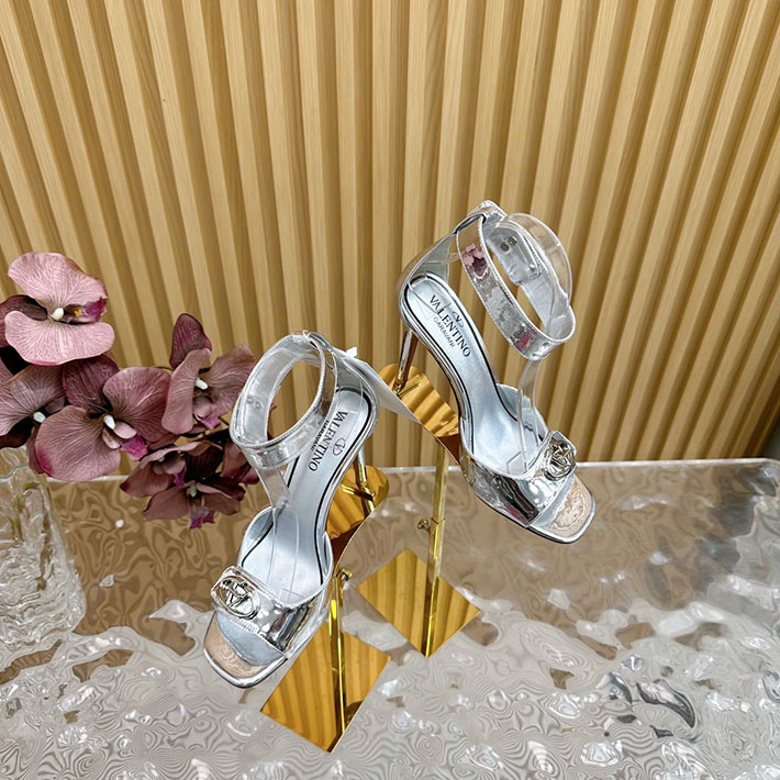最高級ヴァレンティノスーパーコピー靴 ヴァレンティノサンダルコピー VALENTINO ローヒール レディース サンダル 2412443 シルバー - 画像 (8)