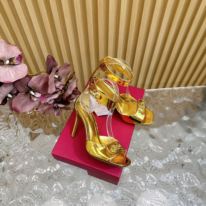 最高級ヴァレンティノスーパーコピー靴 ヴァレンティノサンダルコピー VALENTINO ローヒール レディース サンダル 2412444 ゴールド - 画像 (9)
