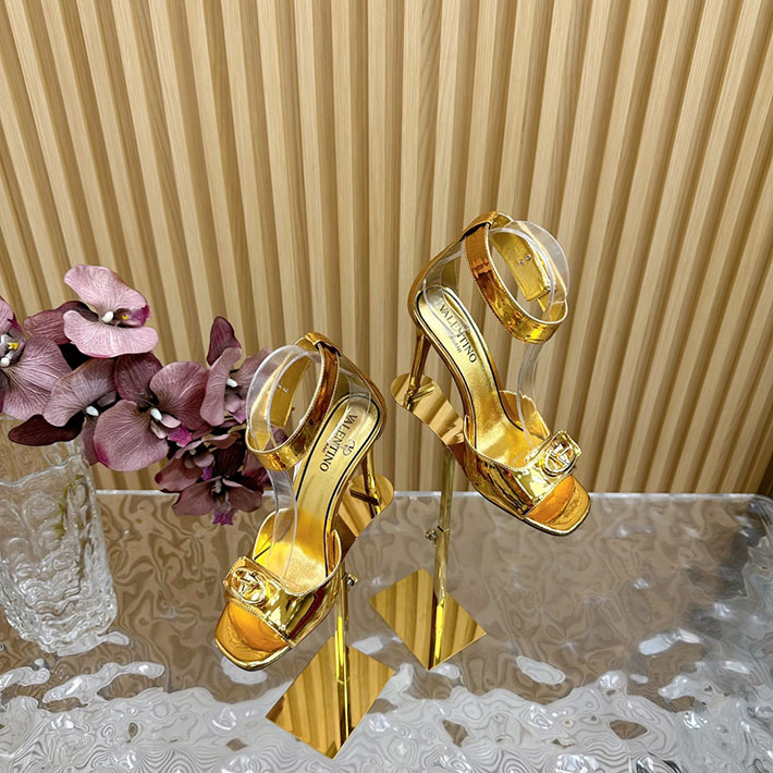 最高級ヴァレンティノスーパーコピー靴 ヴァレンティノサンダルコピー VALENTINO ローヒール レディース サンダル 2412444 ゴールド - 画像 (8)