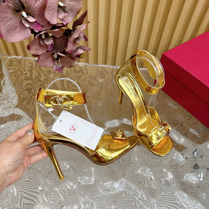 最高級ヴァレンティノスーパーコピー靴 ヴァレンティノサンダルコピー VALENTINO ローヒール レディース サンダル 2412444 ゴールド - 画像 (4)