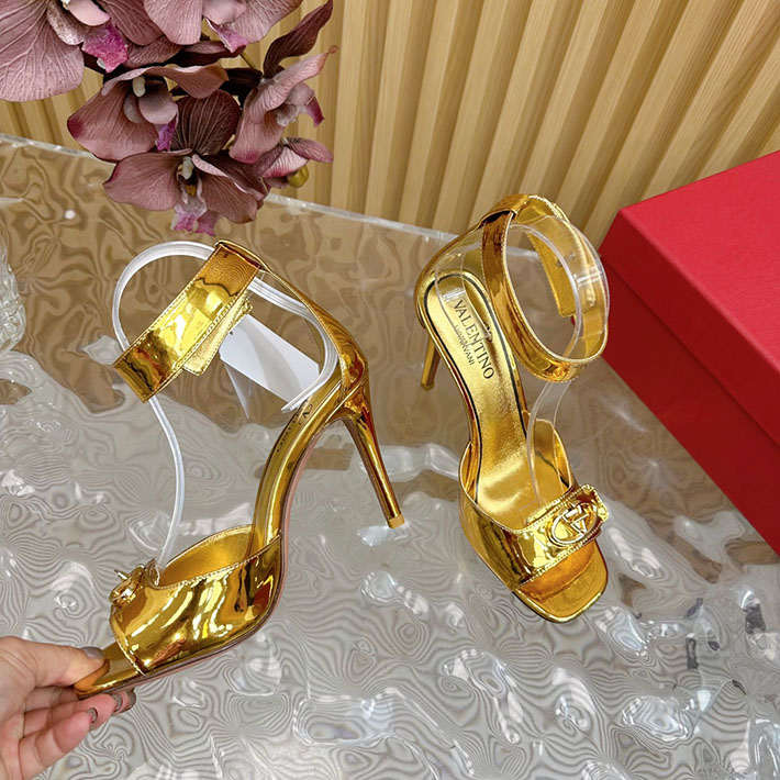 最高級ヴァレンティノスーパーコピー靴 ヴァレンティノサンダルコピー VALENTINO ローヒール レディース サンダル 2412444 ゴールド - 画像 (2)