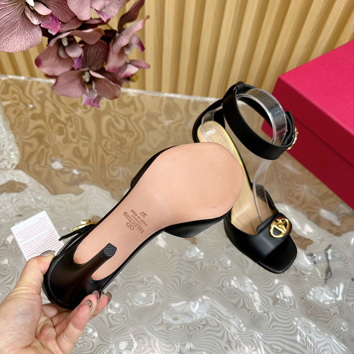 最高級ヴァレンティノスーパーコピー靴 ヴァレンティノサンダルコピー VALENTINO ローヒール レディース サンダル 2412445 ブラック - 画像 (4)