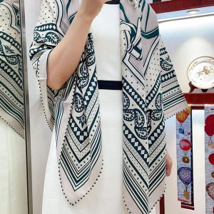 エルメス スカーフ 使いやすい柄