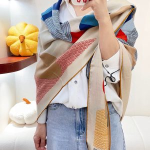 エルメス スカーフ 使いやすい柄