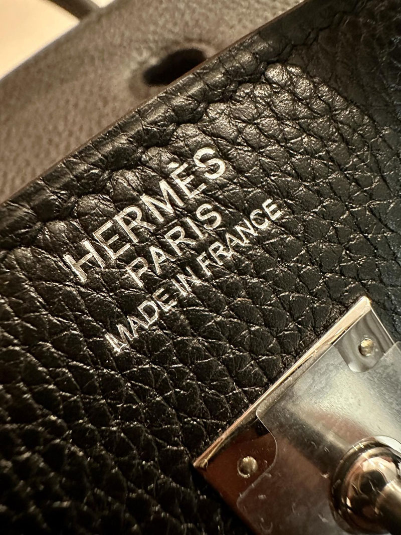 バーキン風バッグ 持ってる人 エルメス HERMES バーキン25 黒 ブラック トゴ シルバー金具 2412837 - 画像 (3)