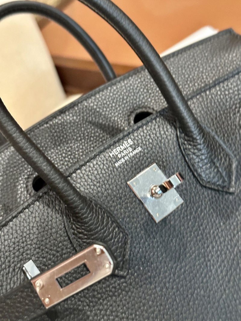 バーキン風バッグ 持ってる人 エルメス HERMES バーキン25 黒 ブラック トゴ シルバー金具 2412837 - 画像 (15)