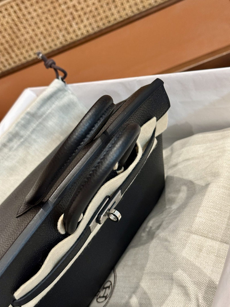 バーキン風バッグ 持ってる人 エルメス HERMES バーキン25 黒 ブラック トゴ シルバー金具 2412837 - 画像 (10)