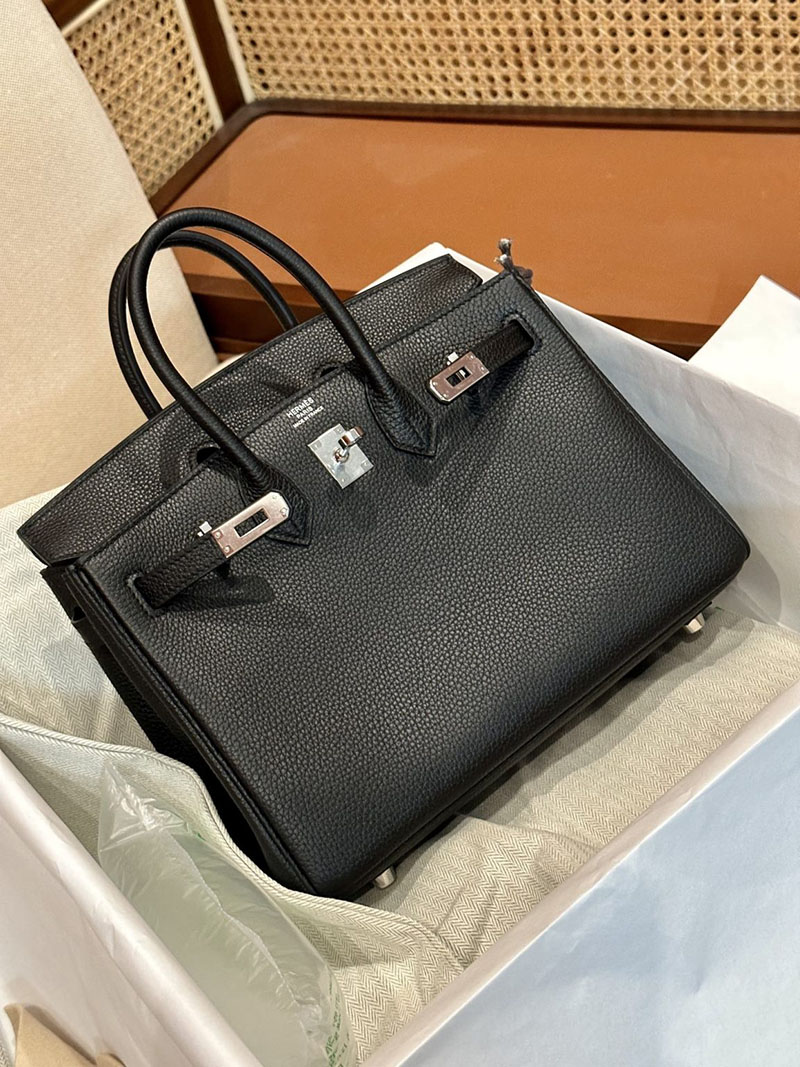 バーキン風バッグ 持ってる人 エルメス HERMES バーキン25 黒 ブラック トゴ シルバー金具 2412837 - 画像 (9)