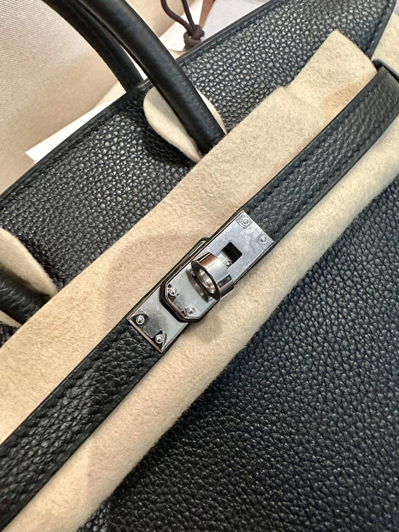 バーキン風バッグ 持ってる人 エルメス HERMES バーキン25 黒 ブラック トゴ シルバー金具 2412837 - 画像 (8)