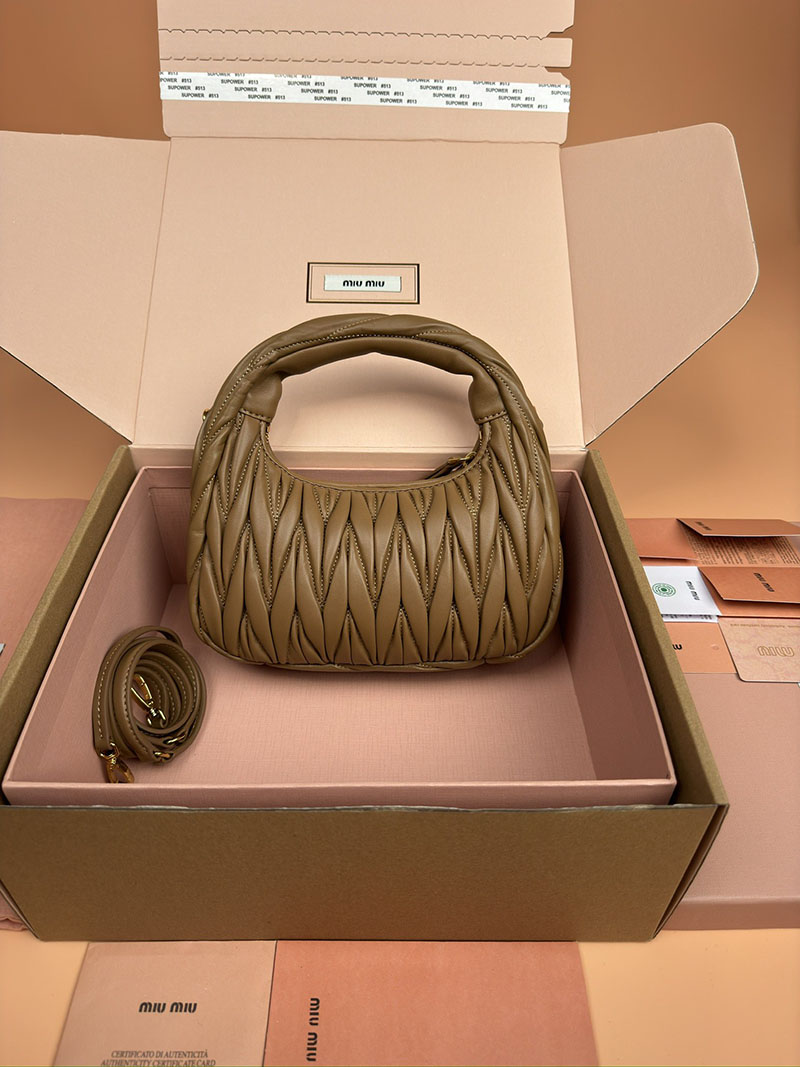 MiuMiu ワンダー マテラッセレザー ホーボーバッグ キャメル 5BC125_AN88_F098L_V_OOY ゴールド金具 ミュウミュウ バッグ 芸能人 - 画像 (8)