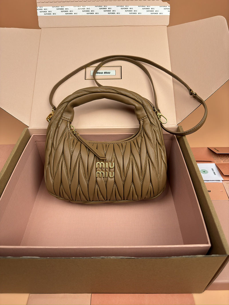 MiuMiu ワンダー マテラッセレザー ホーボーバッグ キャメル 5BC125_AN88_F098L_V_OOY ゴールド金具 ミュウミュウ バッグ 芸能人 - 画像 (2)