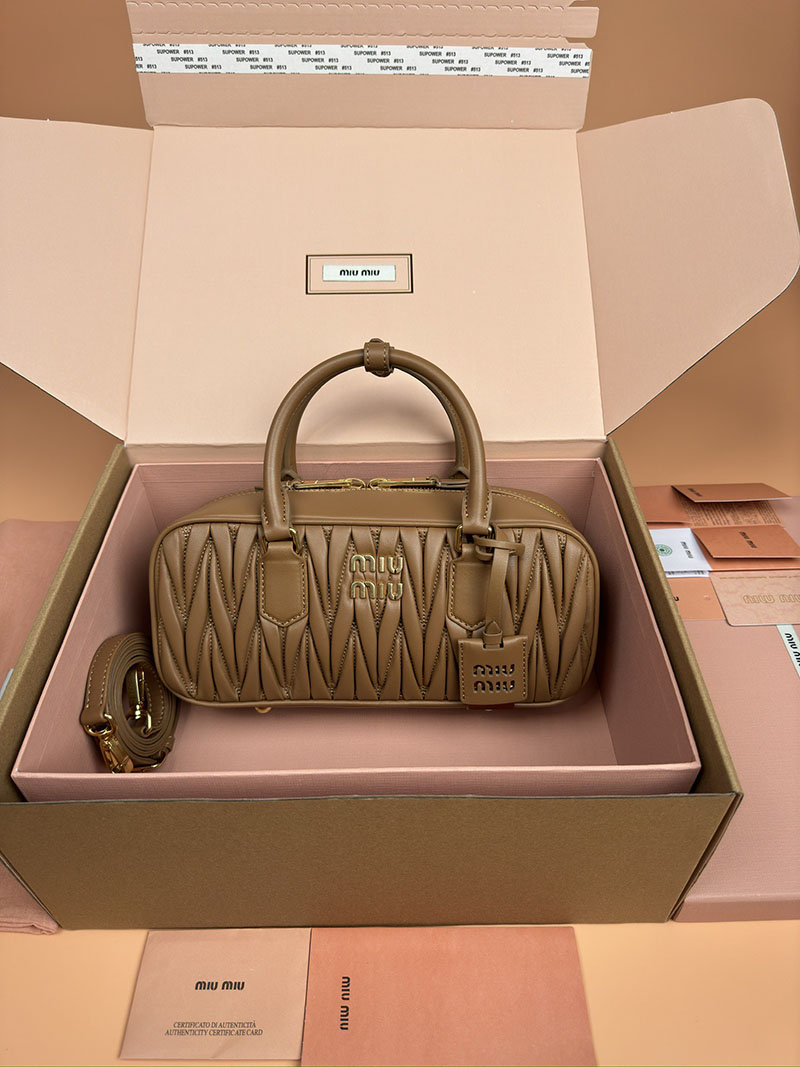 miumiu バッグ安い