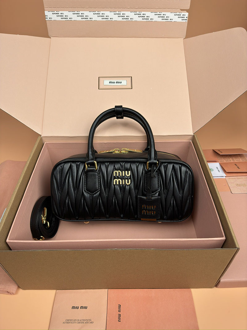 miumiu バッグ安い