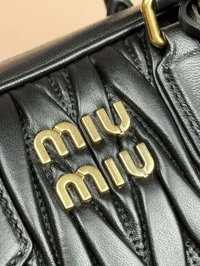 MiuMiu アルカディ マテラッセレザー バッグ ブラック 5BB123_N88_F0002_V_YON ゴールド金具 ミュウミュウ 持ってる 女 - 画像 (5)
